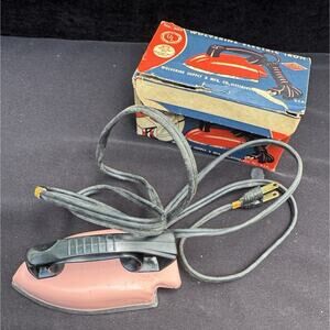 Vintage Child's Sunny Suzy PINK Wolverine Electric Iron No. 302 In Box! T24